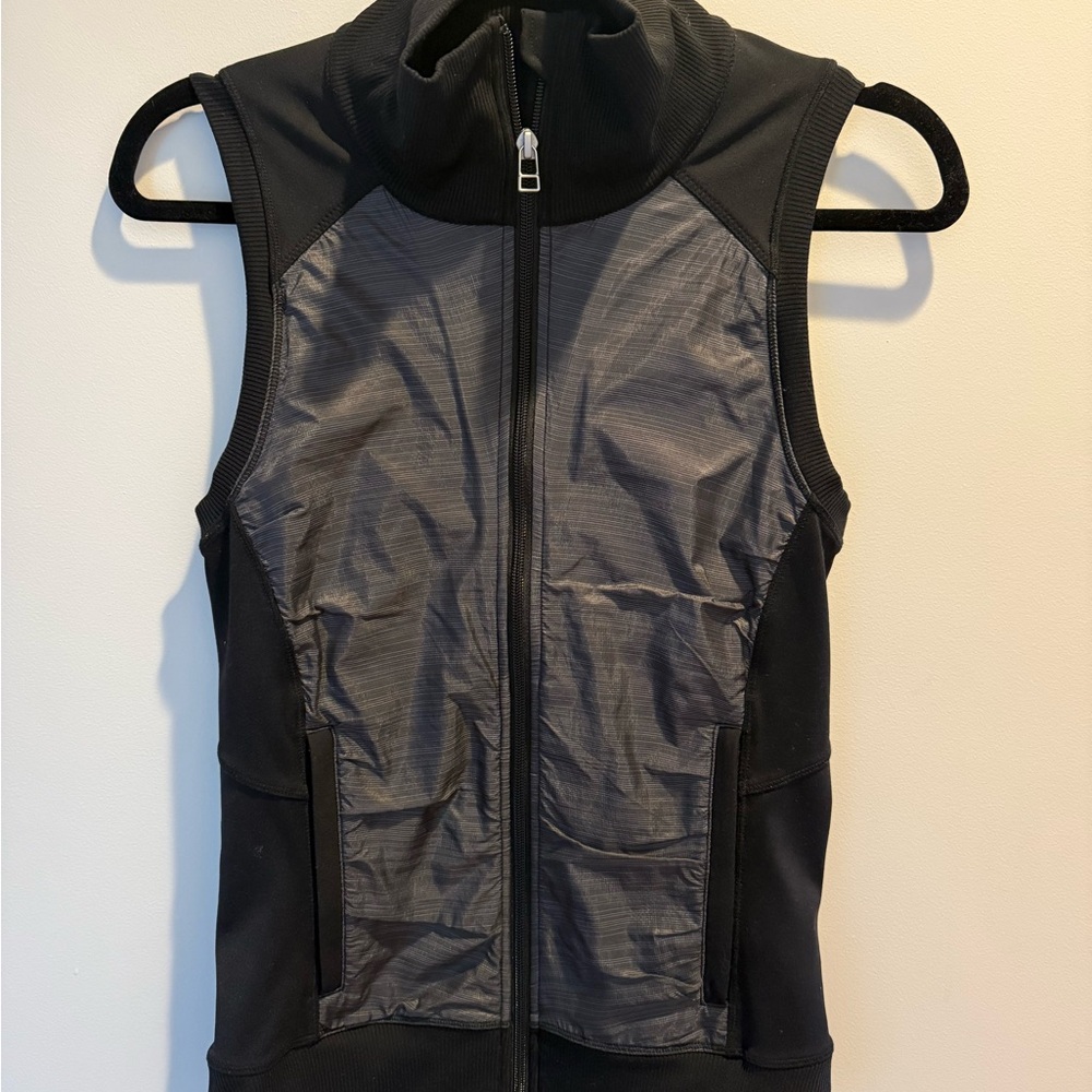 ALO Yoga Black and Gray Vest